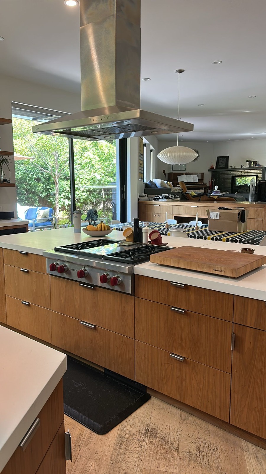 Kitchen cleaned by Maciel Cleaning Solutions